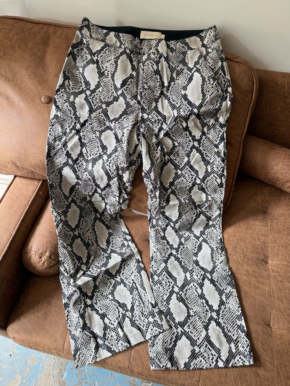 Faux leather Snake Print crop pants